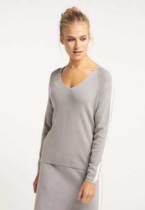 usha, - Sweter