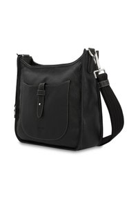 Schwarze Leder-Schultertasche mit strukturiertem Finish, ausgestattet mit einer Fronttasche, silbernen Beschlägen und einem verstellbaren gestreiften Tragegurt.