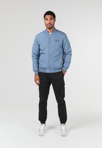 CLOSURE London LIGHT PADDED - Bomber bunda - dusk blue
