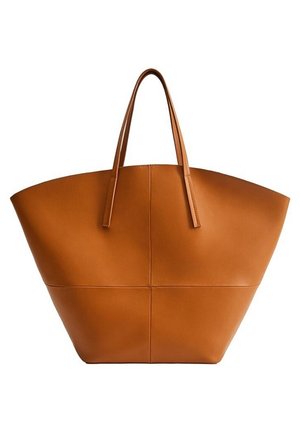 Grand sac cabas en cuir marron avec deux fines bretelles et un motif croisé cousu minimaliste sur le devant.