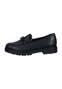 Zapato negro de cuero tipo slip-on con parte superior texturizada, presentando un accesorio decorativo de cadena unida, suela robusta y diseño de puntera redondeada.