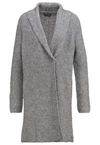 Cardigan gris texturizado con cuello de chal, abertura frontal y mangas largas. Presenta un cierre de un solo botón y material suave y esponjoso.
