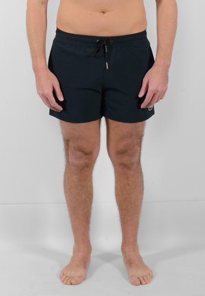 Shorts da nuoto neri realizzati in tessuto ad asciugatura rapida, dotati di una cintura elastica con cordoncino e logo laterale. Struttura piana e lunghezza al ginocchio.