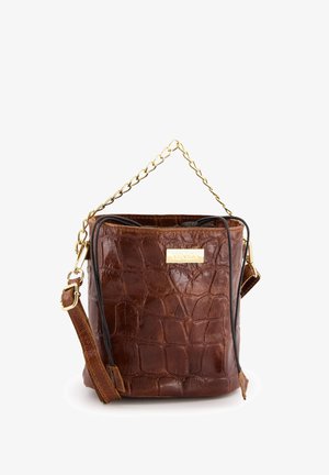 Braune Leder-Eimer-Tasche mit Krokodiltextur, einer goldenen Kettenriemen und einer dekorativen VENEZIA-Logo-Platte auf der Vorderseite.