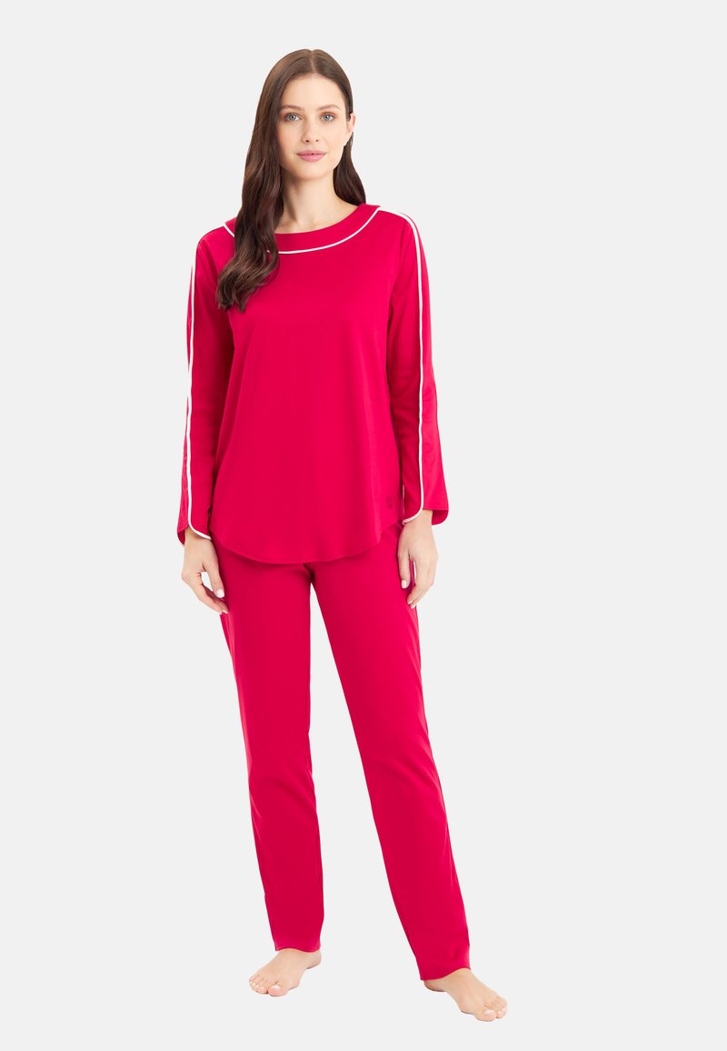 Rotes langärmeliges Oberteil und passende Hose mit weißen Akzenten. Weicher Stoff, lockere Passform, runder Halsausschnitt und gerades Bein-Design.