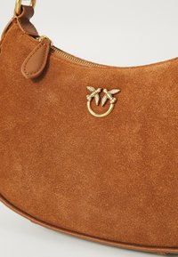 Pinko EXCLUSIVE HALF MOON MINI - Τσάντα χιαστί - marrone