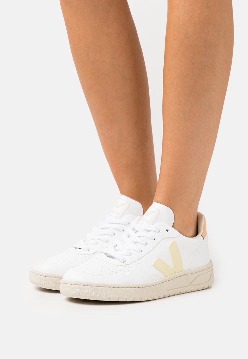 Veja V-10 - Sportcipő - white