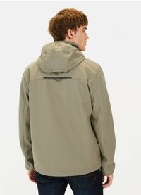 Lichtgrijze waterdichte jas met capuchon, met een zachte textuur, verstelbare manchetten en een zwarte accentstreep op de achterkant.