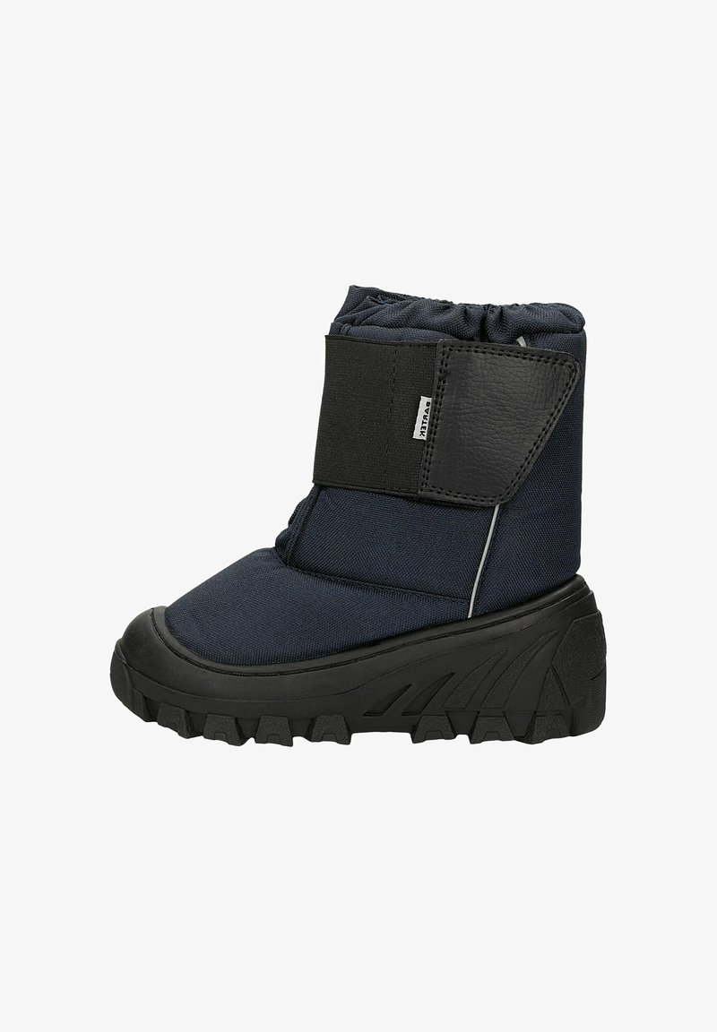 Botte à semelle en caoutchouc noir avec dessus en tissu bleu marine, équipée d'un soufflet élastique et d'une fermeture Velcro. Fini lisse avec des accents subtils de coutures blanches.