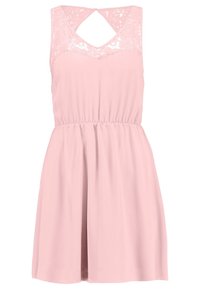 Rosa ärmlös klänning med en överdel av spets, en nyckelhålsutskärning, elastisk midja och utsvängd kjol, tillverkad av ett lätt tyg.