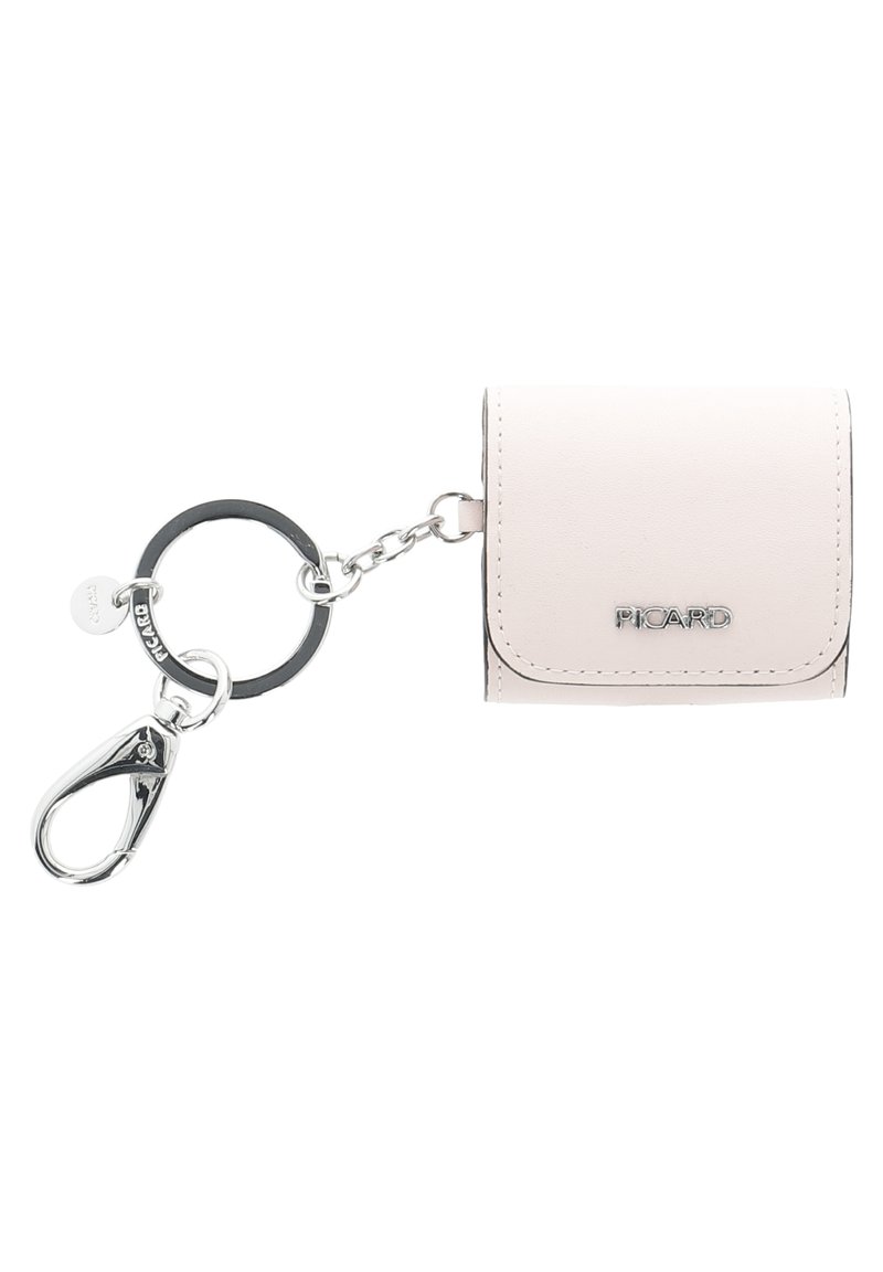 Roze leren sleutelhanger portemonnee met een drukknoopsluiting, zilverkleurige hardware, een schakelkette en een ronde sleutelring bevestiging. Voorzien van een gegraveerd logo.