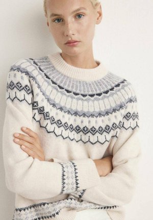 Suéter de punto en crema, con un canesú decorado con diseños geométricos en gris y negro. Detalles de cuello y puños acanalados. Textura suave.