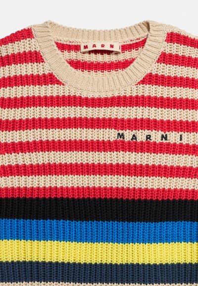 Χοντρό πλεκτό πουλόβερ με οριζόντιες ρίγες σε εκρού, κόκκινο, μαύρο, μπλε, κίτρινο και ναυτικό, με το κέντημα «Marni» στο στήθος.