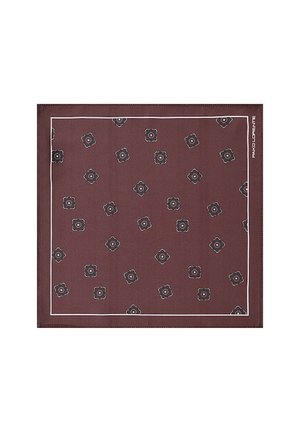 Bordowy kwadratowy szalik z białą obwódką, zdobiony powtarzającym się wzorem kwiatowym w ciemnym niebieskim i białym, wykonany z gładkiego materiału.