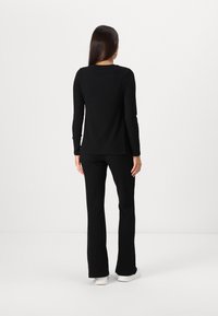 ONLY MATERNITY OLMHALLE - Top s dlhým rukávom - black