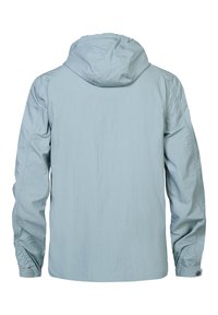 Jachetă cu glugă de culoare albastru deschis, având mâneci lungi, o textură fină și accente cu nasturi la manșete. Designul este minimal și respirabil.