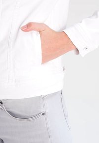 Pepe Jeans Jeansjacka - white denim