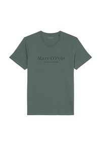 Vihreä lyhythihainen t-paita pehmeästä kankaasta, jossa on pyöreä kaula-aukko ja tummanharmaalla tekstillä "Marc O'Polo EST. IN STOCKHOLM".