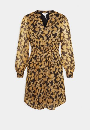 Robe noire à manches longues avec motif floral jaune, col en V et ceinture à nouer à la taille, avec manches légèrement bouffantes et poignets avec revers.