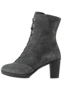 Stivale alla caviglia in suede grigio con punta arrotondata, design con lacci, tomaia testurizzata e tacco spesso. Suola in gomma per aderenza e comfort.