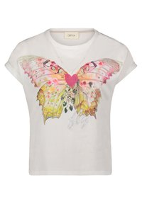 Witte T-shirt met korte mouwen, bedrukt met een kleurrijke vlinder graphic in roze en gele tinten, met een hartdetail en het woord "fly" in zilver.