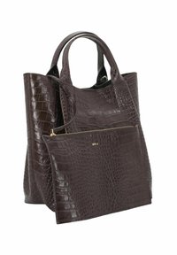 Sac en cuir marron avec une texture crocodile, doté de deux poignées et d'une poche zippée amovible à l'avant.