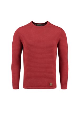 Chemise rouge à manches longues avec une texture côtelée, col rond et une petite étiquette de logo en bas à gauche. Design à coupe droite.