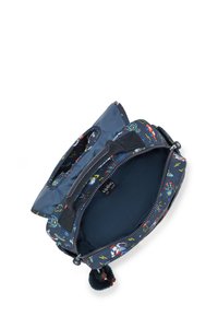 Borsa in tessuto blu navy con motivi multicolori che presentano robot e fulmini. Chiusura con zip, foderatura interna di colore blu uniforme e dettaglio con pompon.