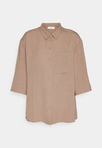 Camicia marrone a maniche corte con bottoni, realizzata in un tessuto testurizzato. Presenta una tasca sul petto e piccoli bottoni di metallo.