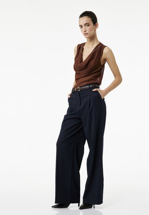 SLEEVELESS - Top - brown