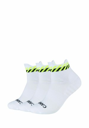 Drei Paare Knöchelsocken in Weiß mit einem schwarz-neon-gelben gestreiften Bündchen, mit einer strukturierten Oberfläche und einem Logo an der Zehe.
