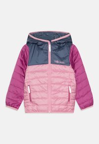 Lättviktsjacka med huva i nyanser av rosa och mörkblått, med quiltad textur, dragkedjestängning och logotypdetalj på bröstet.