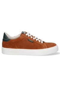 Braune Wildleder-Sneaker mit weißen Schnürsenkeln und Gummisohle. Verfügt über dunkelgrüne Akzentuierungen an der Ferse und an der Seite sowie über strukturierte Oberflächendetails.