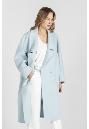 - Klasyczny płaszcz