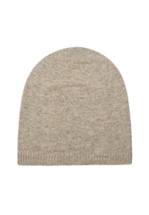 Bonnet en tricot beige, texture douce, sommet arrondi, revers côtelé, design sans couture et motif discret moucheté sur l'ensemble.