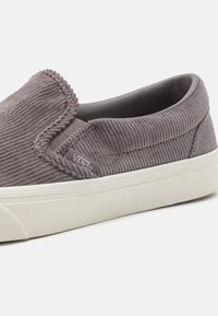 Vans CLASSIC SLIP-ON UNISEX - Mokasīni - driftwood