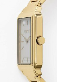 Orologio rettangolare color oro con quadrante bianco, marcatori delle ore minimalisti e corona laterale. Presenta un bracciale in metallo liscio e lucido.