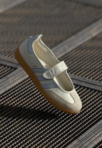 adidas Originals SAMBA JANE - Balerinos tipo bateliai su dirželiu ties kulkšnimi - cloud white/halo blue
