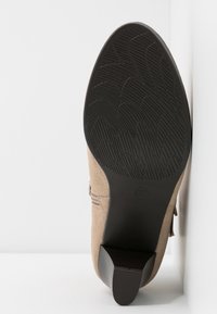 Pier One Kotníkové boty - beige