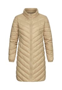Dlouhá béžová prošívaná bunda s chevronovým prošíváním, vysokým límcem a předním zipem. Má přiléhavé manžety a design sahající až ke kolenům.