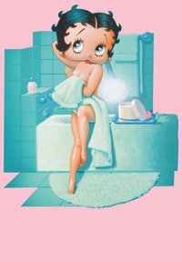 Kreslená postava s černými vlasy, zahalená v světle zeleném ručníku, sedící ve vaně. Kolem ní je koupelna s tyrkysovými dlaždicemi.