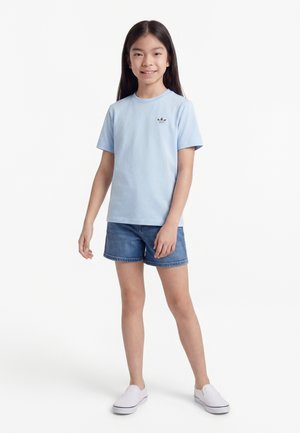 adidas Originals TEE JUNIOR UNISEX - Camiseta estampada - crystal sky
