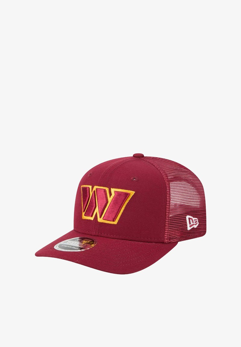 kastanienbrauner Snapback-Cap mit Netzrücken, versehen mit einem gestickten gelben "W"-Logo. Flaches Schirm und Lüftungsösen. Marke New Era.