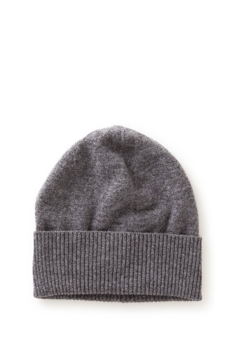 Gorro de punto gris con puño acanalado, textura suave y parte superior redondeada. La tela parece cálida y flexible, adecuada para el clima frío.