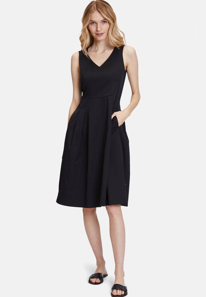 Vera Mont SOMMER MIT V-AUSSCHNITT - Freizeitkleid - schwarz