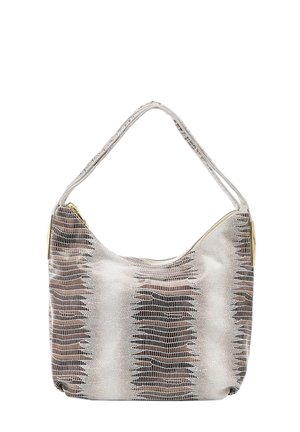 Borsa hobo in ecopelle argentata e nera con una texture a motivo rettile, dotata di una sola tracolla e una zip dorata.