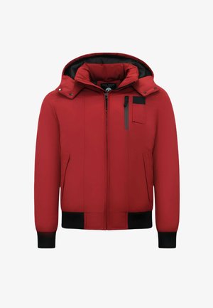 Rode donzen jas met capuchon, zwarte accenten, ritssluiting aan de voorkant en twee zijzakken. Heeft een klein borstzakje met ritssluiting.