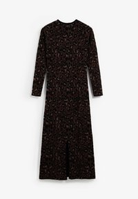 Vestido de manga larga hecho de una tela suave, con una base marrón oscuro y un patrón de leopardo. Incluye un detalle de abertura frontal.