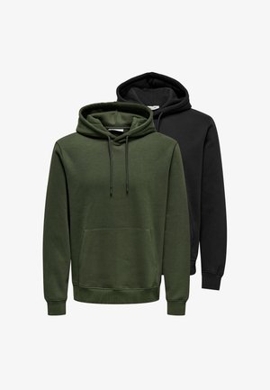 To sweatshirts: en olivengrøn og en sort. Begge har en frontlomme, snorehoved og ribbede manchetter og kant. Blød tekstur.