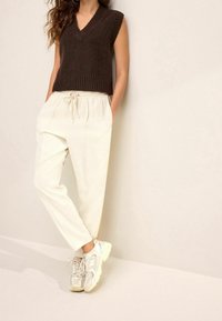 Next Top - brown